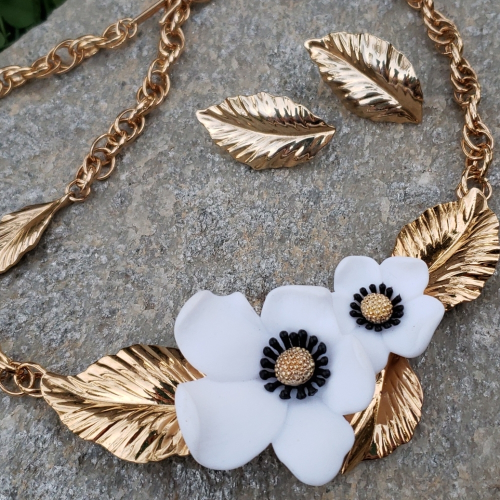 Vtg Louis Feraud Lucite Flower Leaf Necklace - Picture 6 of 14